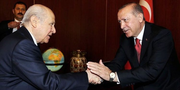'Bahçeli Erdoğan'ı büyükelçi kararında destekledi'