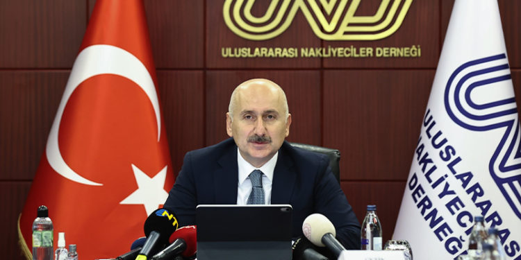 Bakan Karaismailoğlu: Tüm dünya konteyner krizi yaşarken, ülkemiz güçlü kara yolu sektörü ile ihracatını sürekli artırmaya devam etti