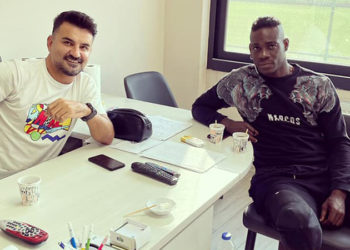 Balotelli'den Menemenspor'a ziyaret