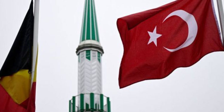 Belçika'da imam maaşlarının Türkiye tarafından ödenmesine son verilecek, cami ruhsatı zorlaştırılacak