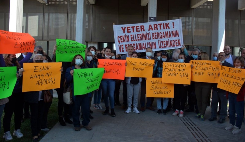 Bergama'da esnaftan AKP’li belediyeye tepki