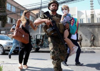 Beyrut limanı patlaması: Soruşturma yargıcını protesto edenlere atış açıldı