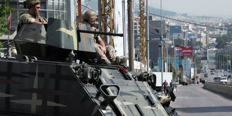 Beyrut patlamasını soruşturan yargıcı protesto edenlere ateş açıldı: En az 6 ölü, onlarca yaralı