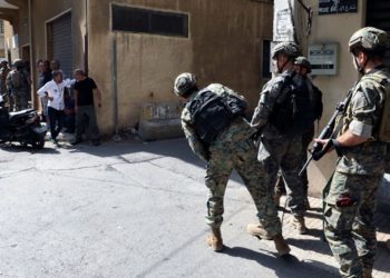 Beyrut’ta gösteri yapan kalabalığa ateş açıldı, 5 kişi hayatını kaybetti