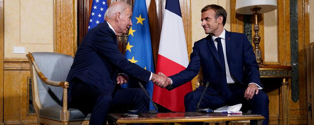 Biden'dan Macron'a: Yapılan şık değildi