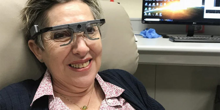 Bilim insanları, beyin implantı ve kamera ile görme engelli bir kişinin görmesini sağladı