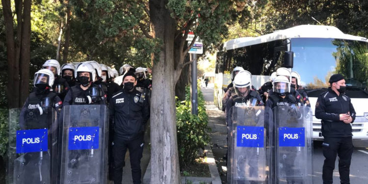 Boğaziçi Üniversitesi’nde öğrencilere sert müdahale: Gözaltılar var
