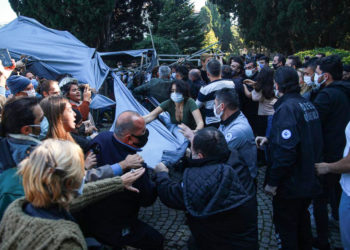 Boğaziçi’nde polis ablukası: En az 32 öğrenciyi gözaltına alındı