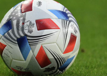 Brezilya'da hakeme saldıran futbolcu, maç sırasında tutuklandı