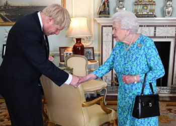 Britanya Başbakanı Johnson'dan Kraliçe'nin sağlık durumu hakkında açıklama: Formu çok iyi