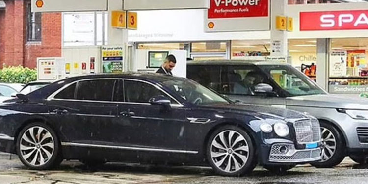 Britanya’da benzin krizi: Ronaldo bile Bentley’sinin deposunu ‘fulleyemedi’
