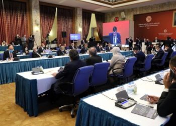 Bürokratlara asgari ücretin 3 katından fazla maaş ödenmemesi önergesi reddedildi