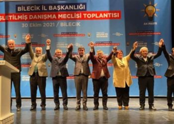 CHP'den istifa eden iki isim AKP'ye geçti
