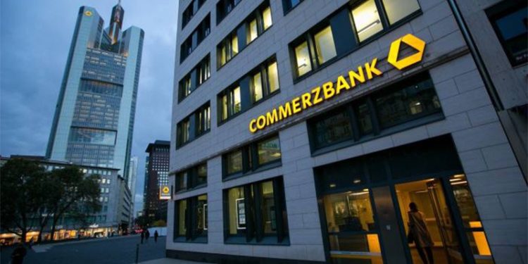 Commerzbank'tan Mart 2022 dolar/TL tahminine ince ayar