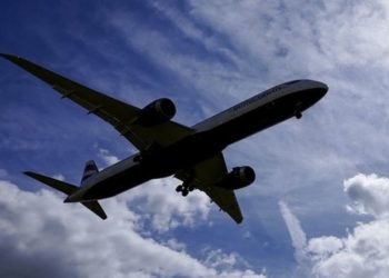 Covid: İngiltere tüm ülkeleri kırmızı listeden çıkardı