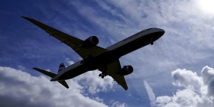 Covid: İngiltere tüm ülkeleri kırmızı listeden çıkardı