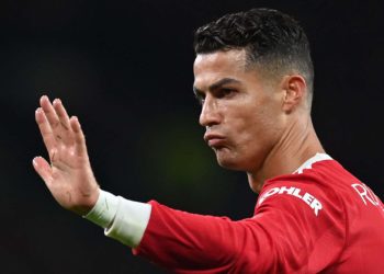Cristiano Ronaldo'dan eleştirilere yanıt: Konuşmaya devam edin; ben ağzımı kapatıp kazanmaya devam edeceğim