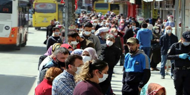 Cumhurbaşkanlığı yıllık programda yer alan veriler: Yoksul aile sayısı 1 yılda 2’ye katlandı