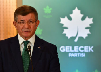 Davutoğlu: Tarihimizin en büyük diplomatik krizini çıkarmak için bu telaş neden?