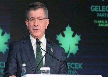 Davutoğlu asansör kazası geçirdi