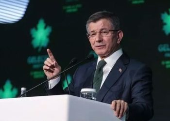 Davutoğlu'ndan 29 Ekim mesajı: Demokrasi ile taçlanan Cumhuriyet
