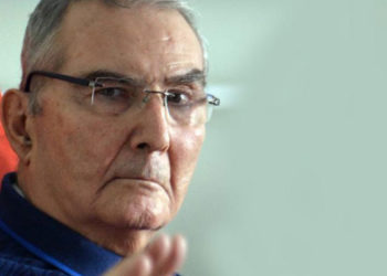 Deniz Baykal'ın vekilliğinin düşürülmesi için başvuru: Görevini ifa edemiyor