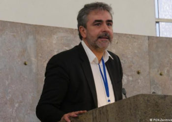 Deniz Yücel: Kavala'nın hâlâ cezaevinde olması "skandal"