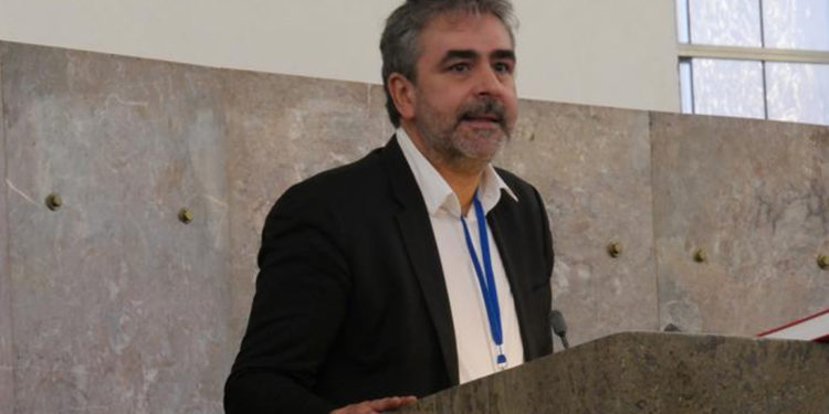 Deniz Yücel: Kavala'nın hâlâ cezaevinde olması "skandal"