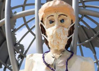 Denizli'de tartışılan sağlık çalışanları heykelleri kaldırıldı