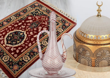 Diyanet 3 bin 500 liraya seccade, 2 bin liraya tespih satıyor