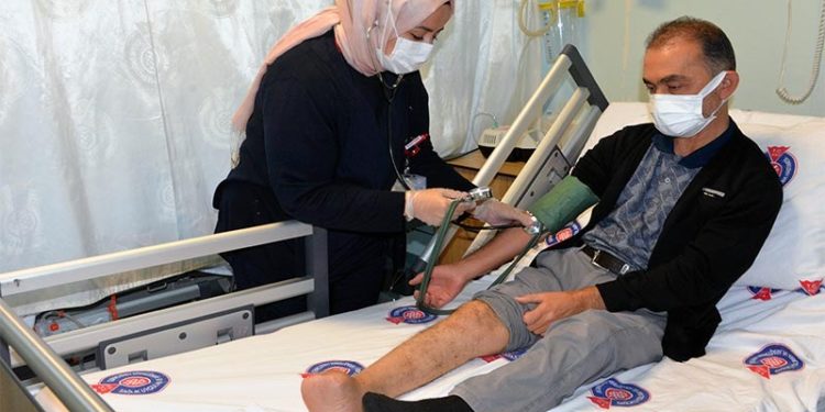 Doktorların 'kesilecek' dediği ayağı, kök hücre tedavisi ile kurtarıldı