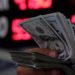 Dolar 9.83 ile tarihi rekor kırdı