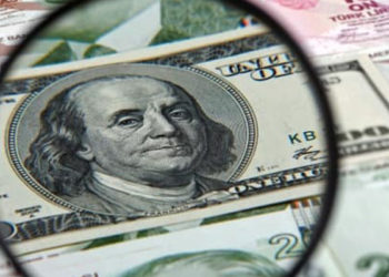 Dolar ve avro ‘rekorla yatıp kalkıyor’