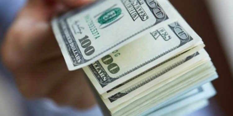 Dolar yeni haftaya da hareketli başladı; 9,77 seviyesini gördü