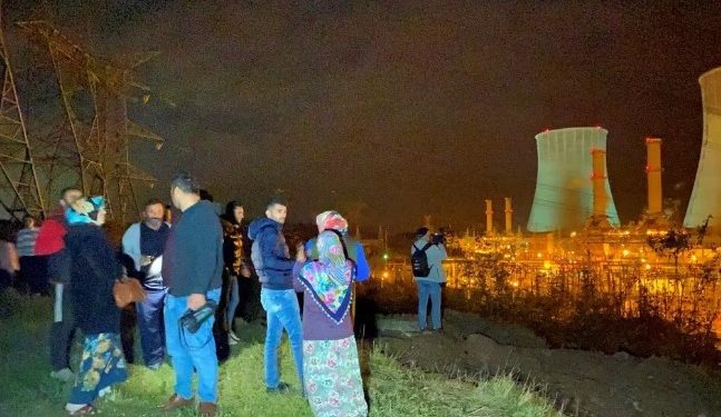 Doğalgaz santralindeki trafonun patlaması mahalle halkını sokağa döktü