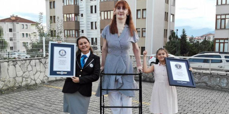 Dünyanın en uzun boylu kadını da Türk