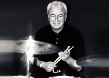 'Efsane davulcu' Durul Gence hayatını kaybetti