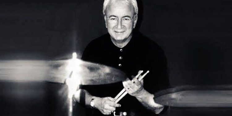 'Efsane davulcu' Durul Gence hayatını kaybetti