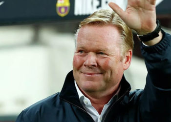 El Clasico yenilgisi sonrası Barcelonalı taraftarlardan Koeman'ın arabasına saldırı