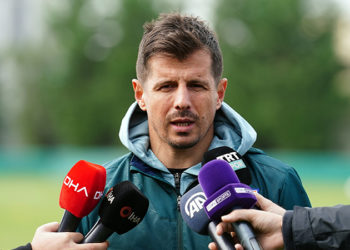 Emre Belözoğlu: Bir Geordie’nin Newcastle’ı satın almasını isterdim