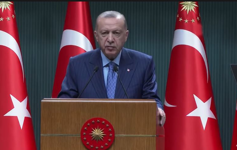 Erdoğan, ekonomi eleştirilerine böyle cevap verdi: Her evde bir araba var!