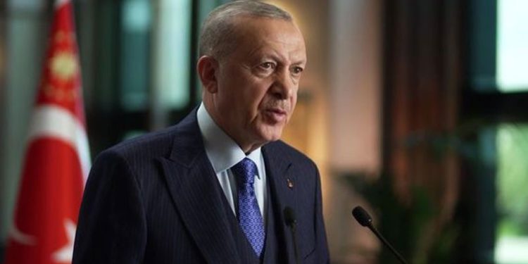 Erdoğan: Sosyal medya bugün demokrasiyi tehdit ediyor