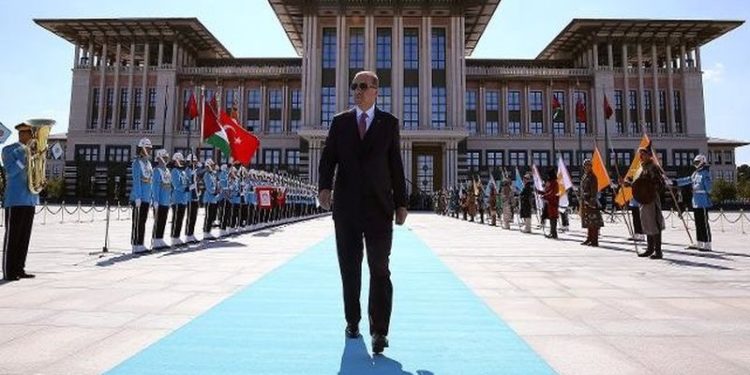 Erdoğan'ın maaşına yapılan zam yetmedi, 415 taşıtı bulunan Saray'a yeni araçlar alınacak