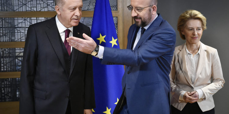 Erdoğan’ın “10 Büyükelçi” çıkışı dünya medyasının manşetlerinde