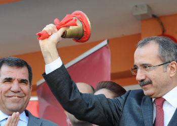 Eski Bakan Dinçer oğluna, “TÜGVA’da şaibeli işler olacak gibi, sen ayrıl” demiş