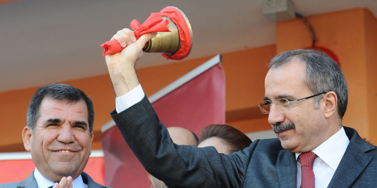 Eski Bakan Dinçer oğluna, “TÜGVA’da şaibeli işler olacak gibi, sen ayrıl” demiş