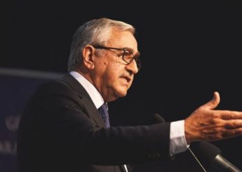 Eski KKTC cumhurbaşkanı Akıncı: Tek adam rejimi iki &uuml;lkeyi de yıkıma s&uuml;r&uuml;kl&uuml;yor