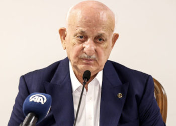 Eski Meclis Başkanı İsmail Kahraman'dan "dindar anayasa" ifadesine ilişkin açıklama: Sözlerim çarpıtıldı; ilk 4 maddeye dokunmak mümkün değil