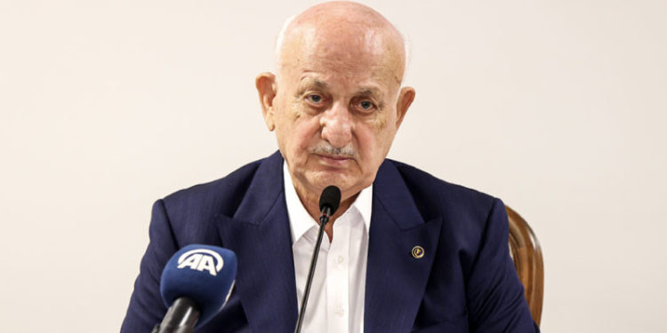 Eski Meclis Başkanı İsmail Kahraman'dan "dindar anayasa" ifadesine ilişkin açıklama: Sözlerim çarpıtıldı; ilk 4 maddeye dokunmak mümkün değil