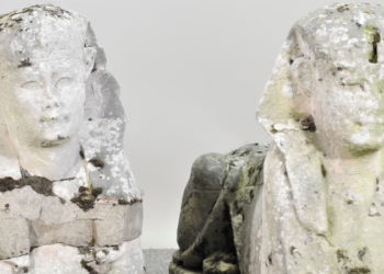 Eski Mısır kalıntıları olduğu ortaya çıkan bahçe heykelleri 265.000 dolara satıldı